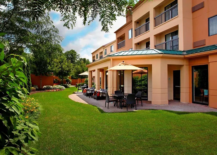 Courtyard Newark Granville