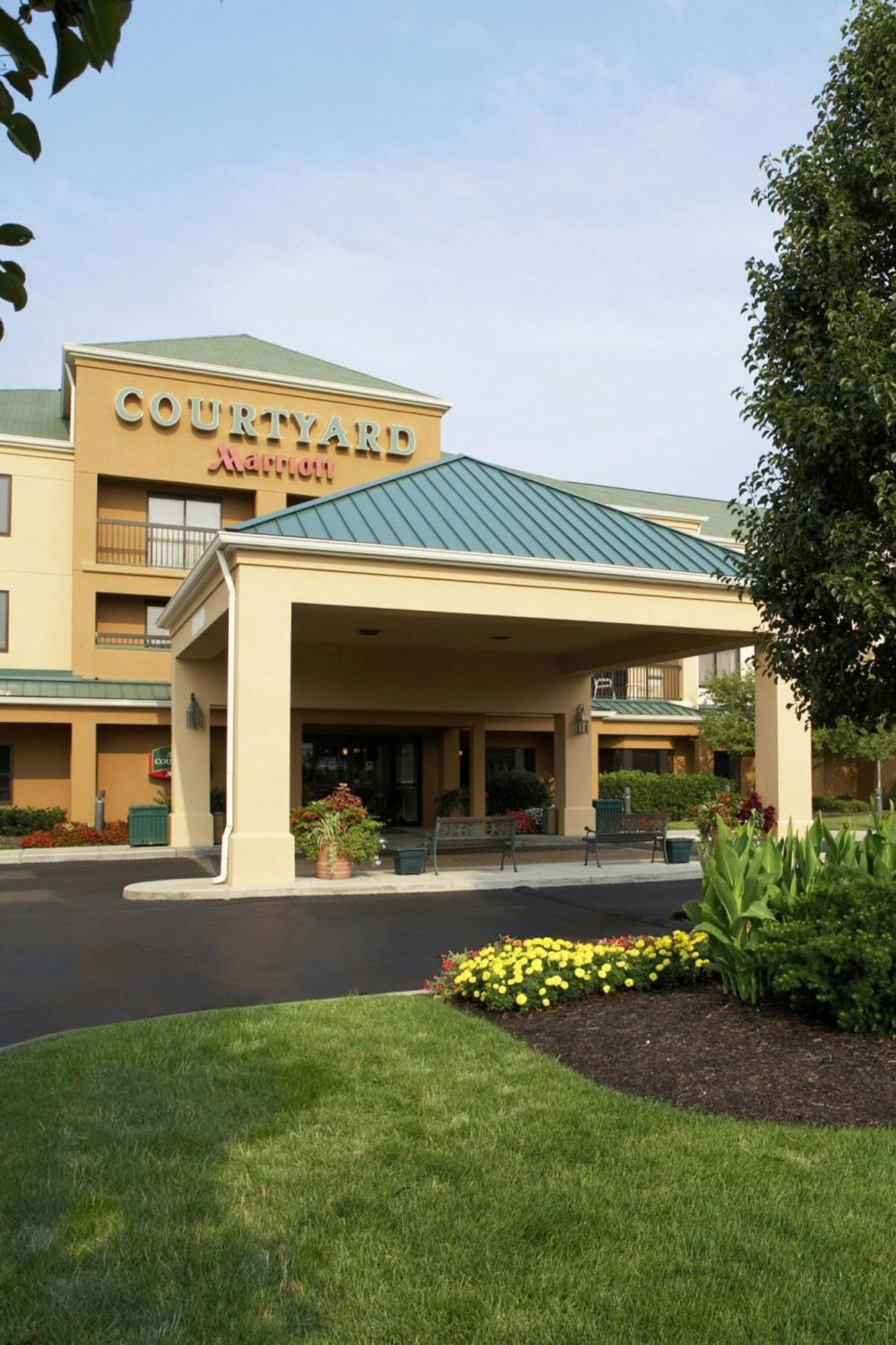 Hotel Courtyard Granville