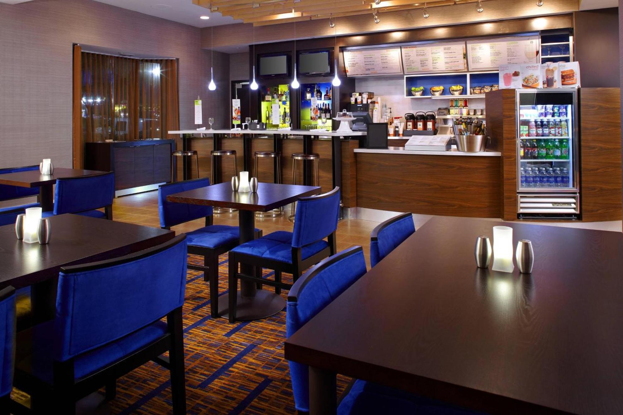 Courtyard Granville Hotel 3*