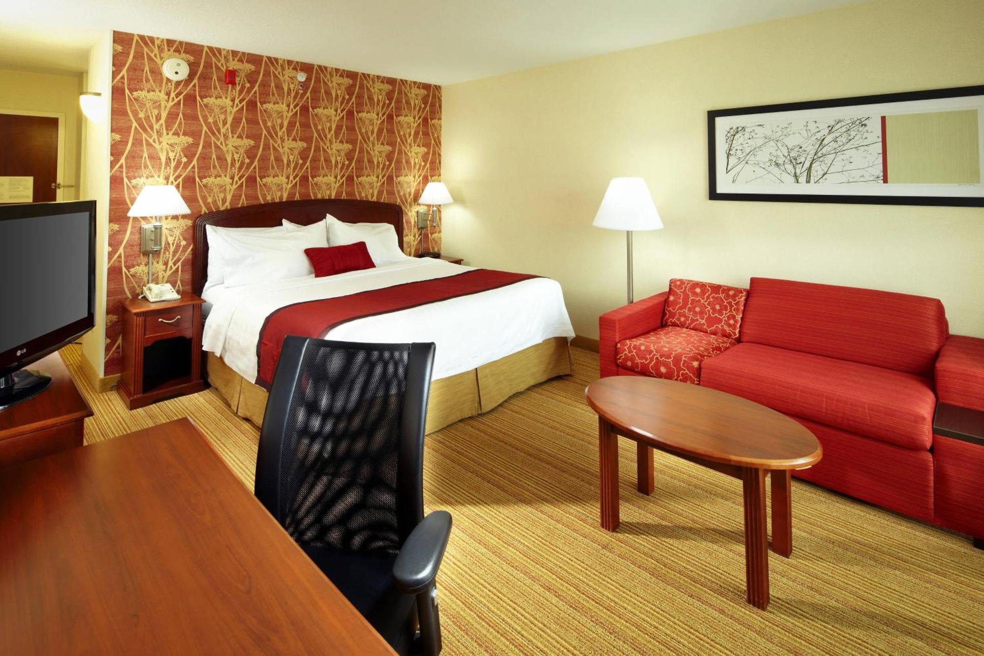 Courtyard Granville 3*