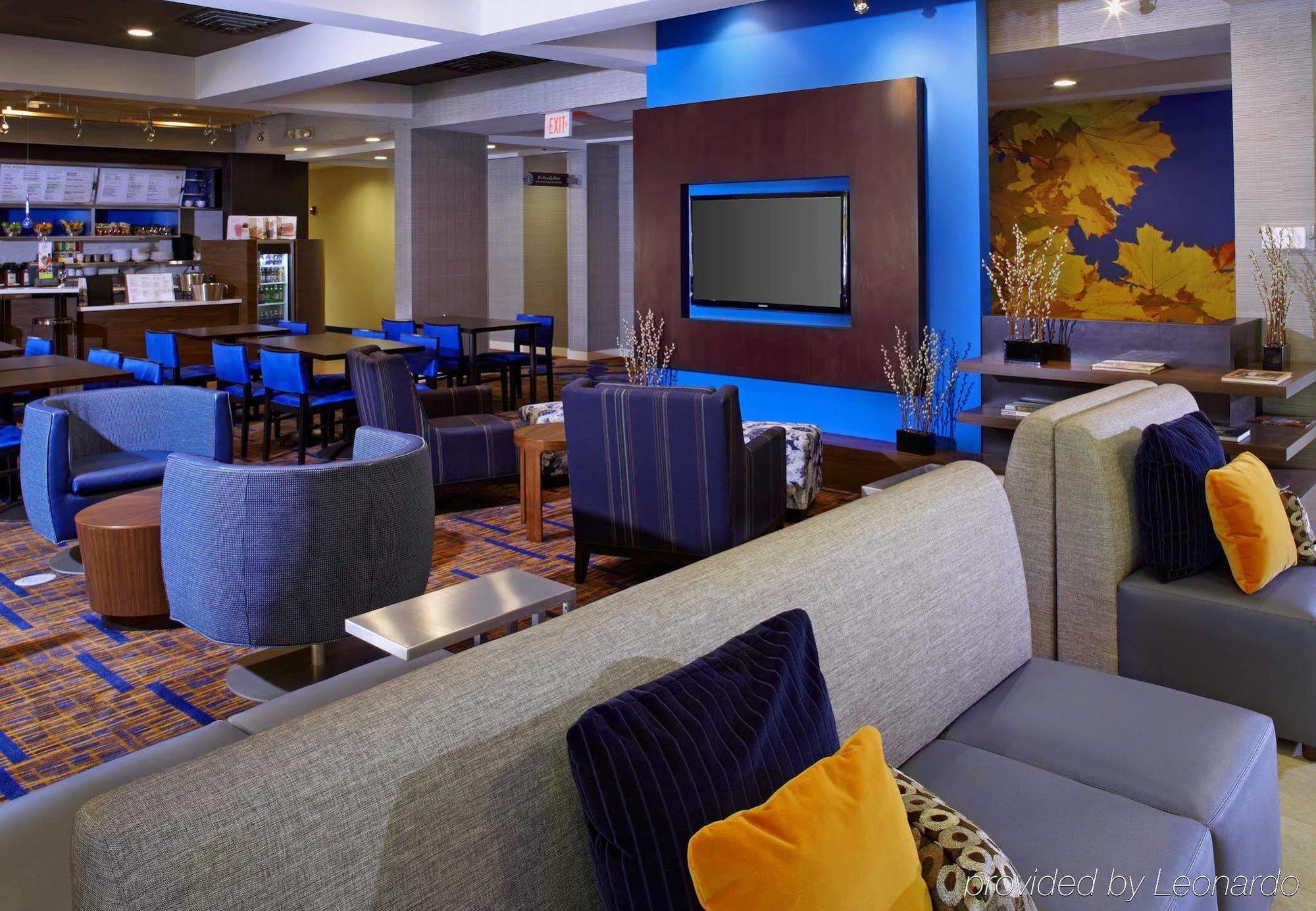 Hotel Courtyard Granville 3*