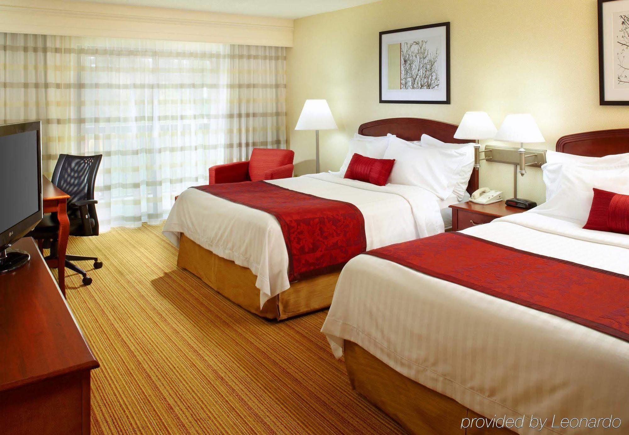 Hotel Courtyard Granville 3*