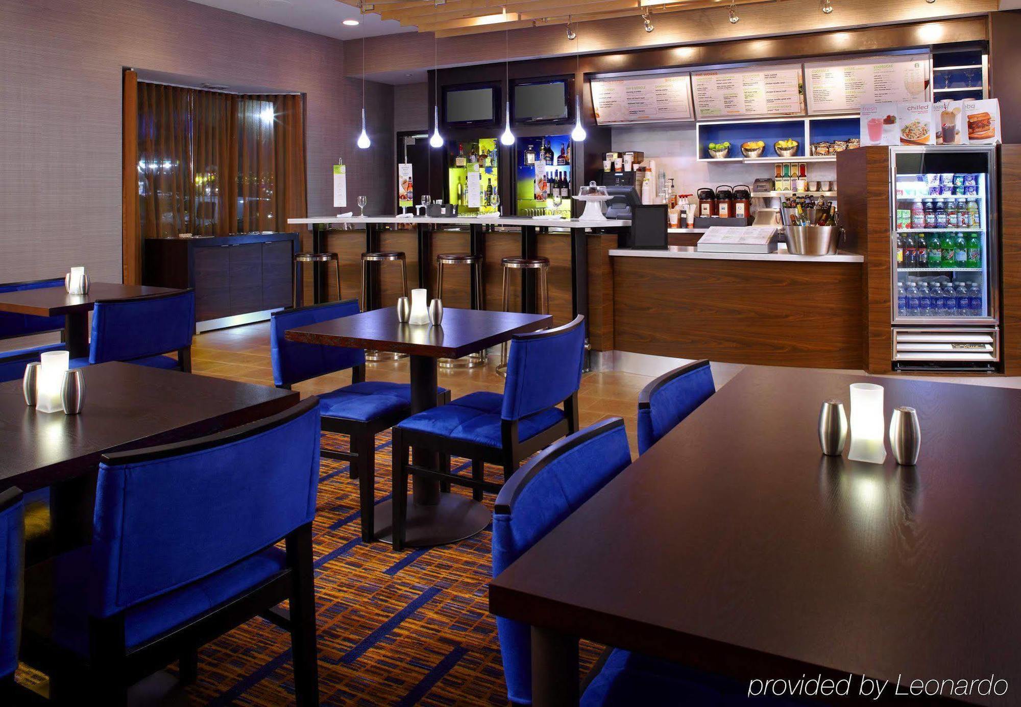 Hotel Courtyard Granville 3*
